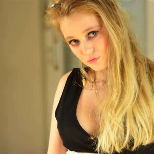 Mollige Blondine sucht neue Sexkontakte